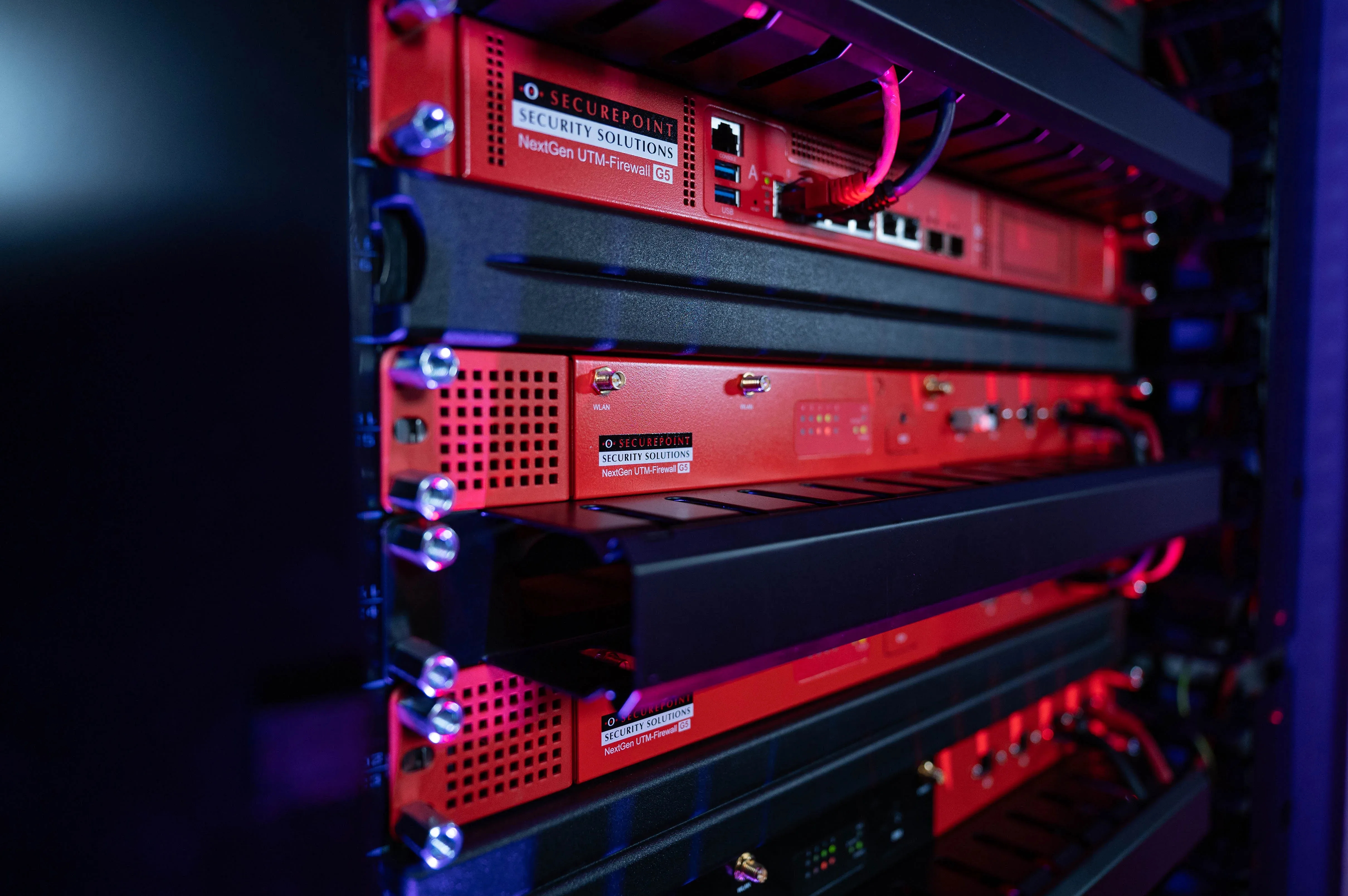 Firewall und Netzwerktechnik im Serverschrank